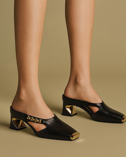 Décolleté con punta in metallo