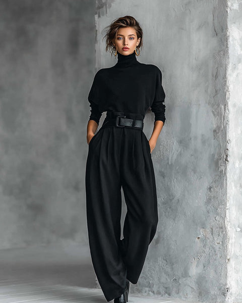 Set composto da maglia a collo alto e pantaloni dritti (cintura inclusa)