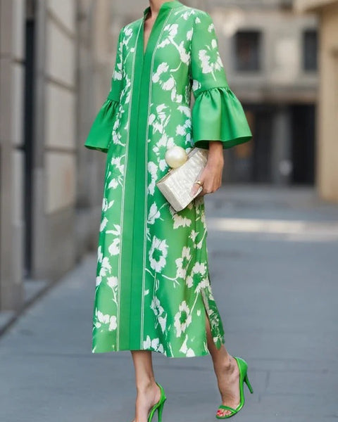 Abito ampio con maniche a campana e stampa floreale con spacco laterale