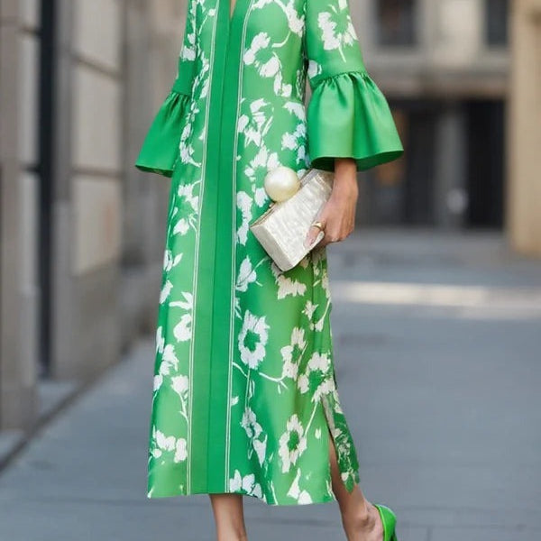 Abito ampio con maniche a campana e stampa floreale con spacco laterale