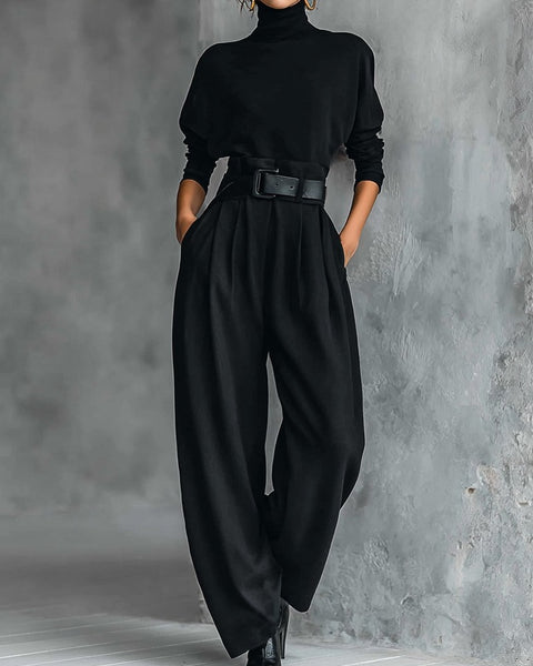 Set composto da maglia a collo alto e pantaloni dritti (cintura inclusa)