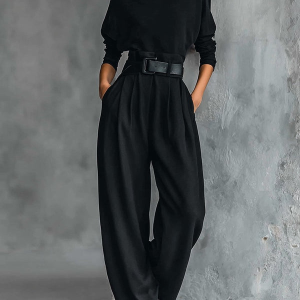 Set composto da maglia a collo alto e pantaloni dritti (cintura inclusa)