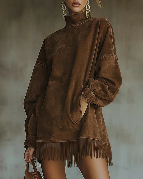 Abito dolcevita in finta pelle scamosciata con orlo sfrangiato