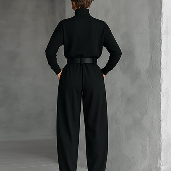 Set composto da maglia a collo alto e pantaloni dritti (cintura inclusa)