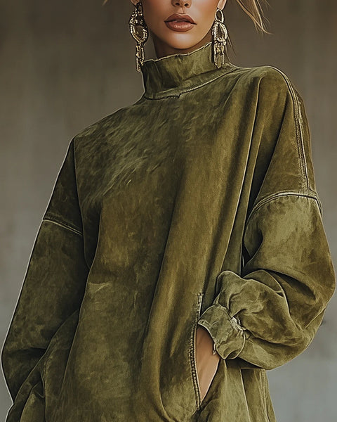 Abito dolcevita in finta pelle scamosciata con orlo sfrangiato