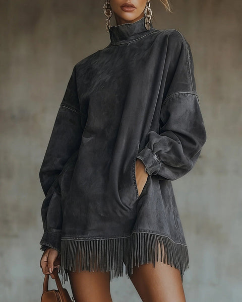 Abito dolcevita in finta pelle scamosciata con orlo sfrangiato