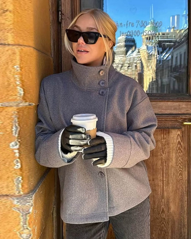 Cappotto in lana con colletto alto