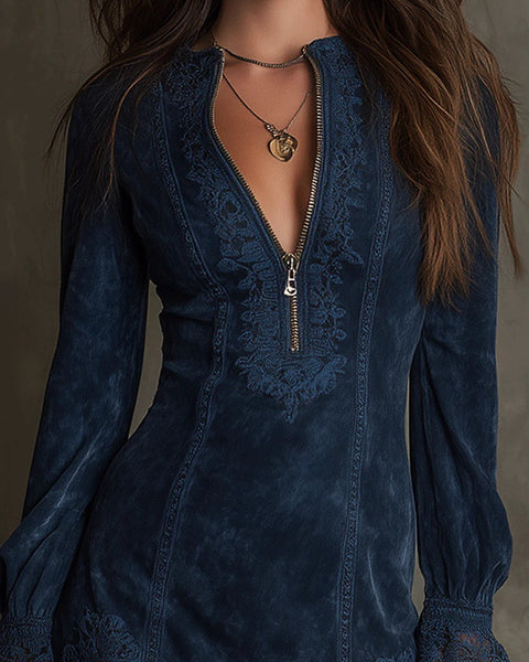 Mini abito vintage in pelle scamosciata con finiture in pizzo