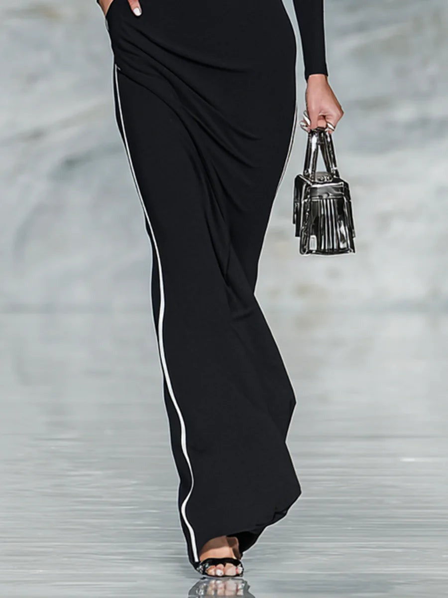 Abito lungo aderente con maniche lunghe