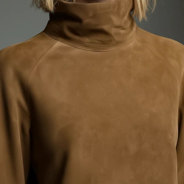 Abito ampio in pelle scamosciata con collo alto