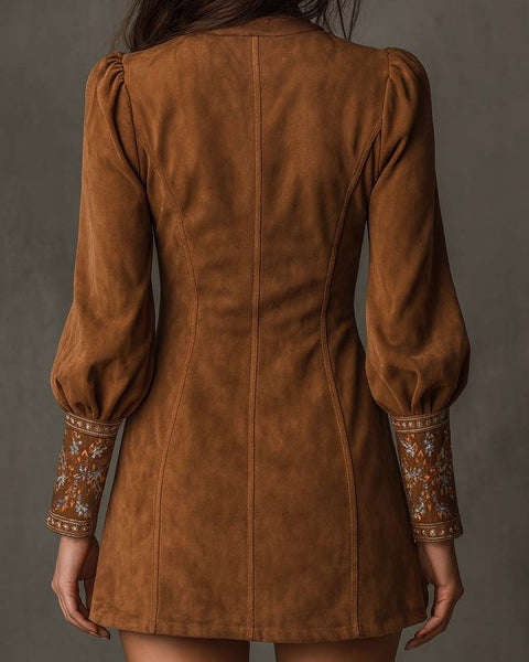 Mini abito vintage in pelle scamosciata ricamata con scollo a V