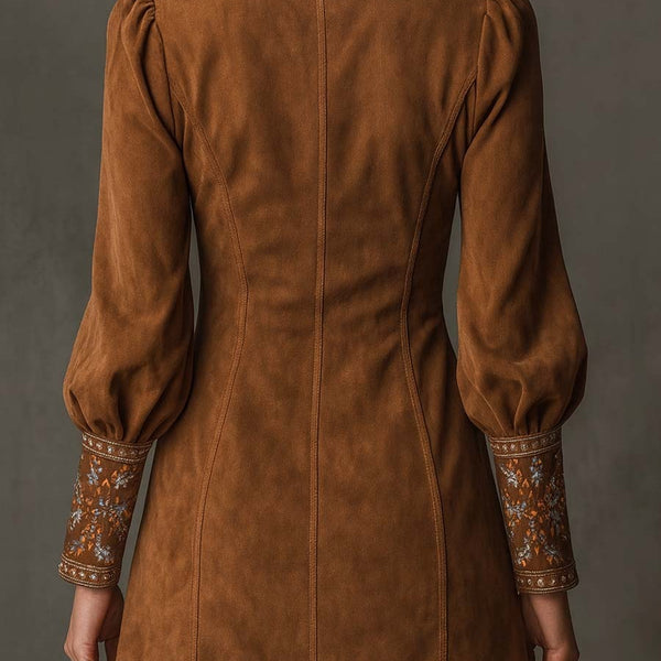 Mini abito vintage in pelle scamosciata ricamata con scollo a V