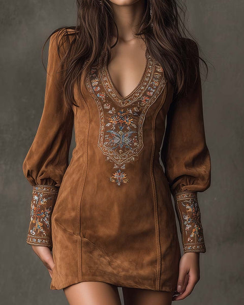 Mini abito vintage in pelle scamosciata ricamata con scollo a V