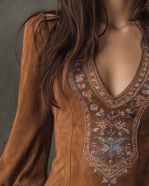 Mini abito vintage in pelle scamosciata ricamata con scollo a V