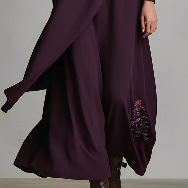 Abito lungo con collo alto ricamato