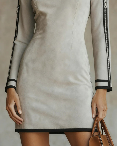 Abito corto con zip e collo alto in finta pelle scamosciata