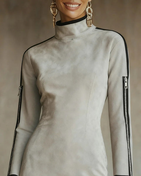 Abito corto con zip e collo alto in finta pelle scamosciata