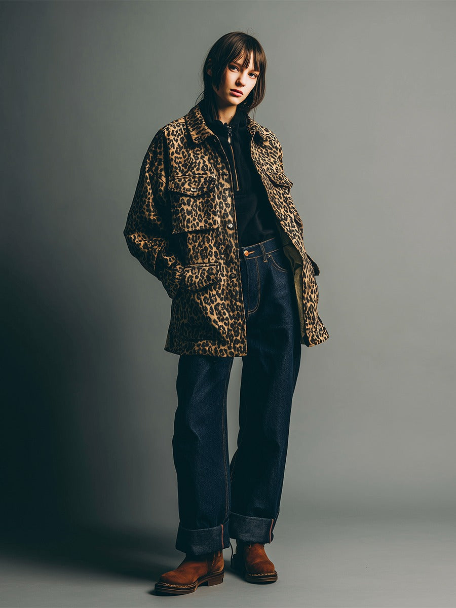 Giacca con revers e stampa leopardata retrò