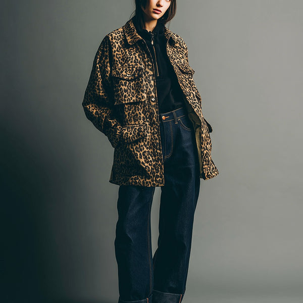 Giacca con revers e stampa leopardata retrò