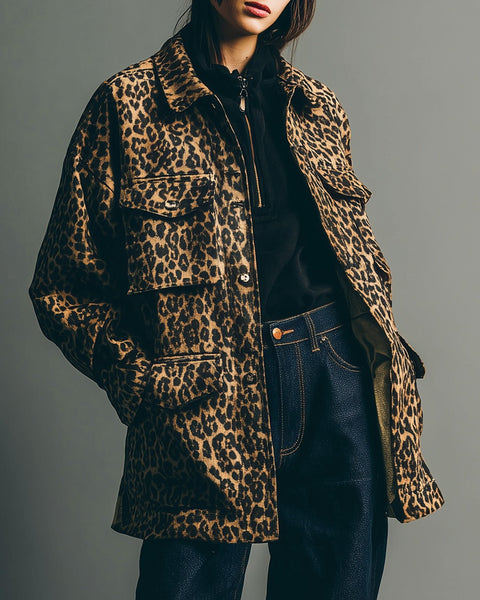 Giacca con revers e stampa leopardata retrò