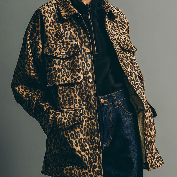 Giacca con revers e stampa leopardata retrò