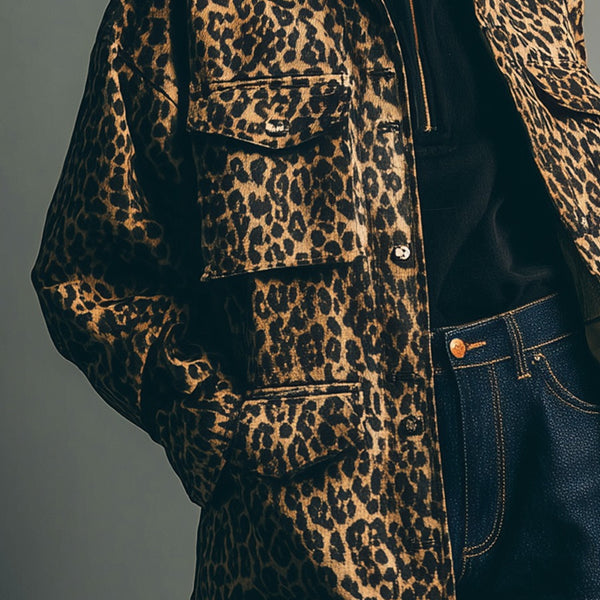 Giacca con revers e stampa leopardata retrò