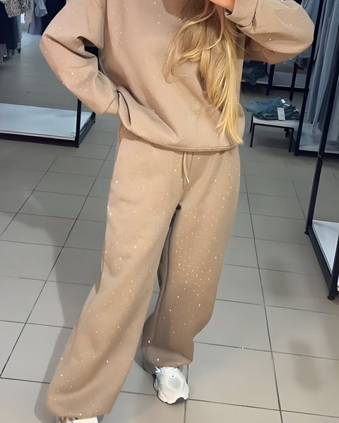 Completo comodo con dettagli brillanti